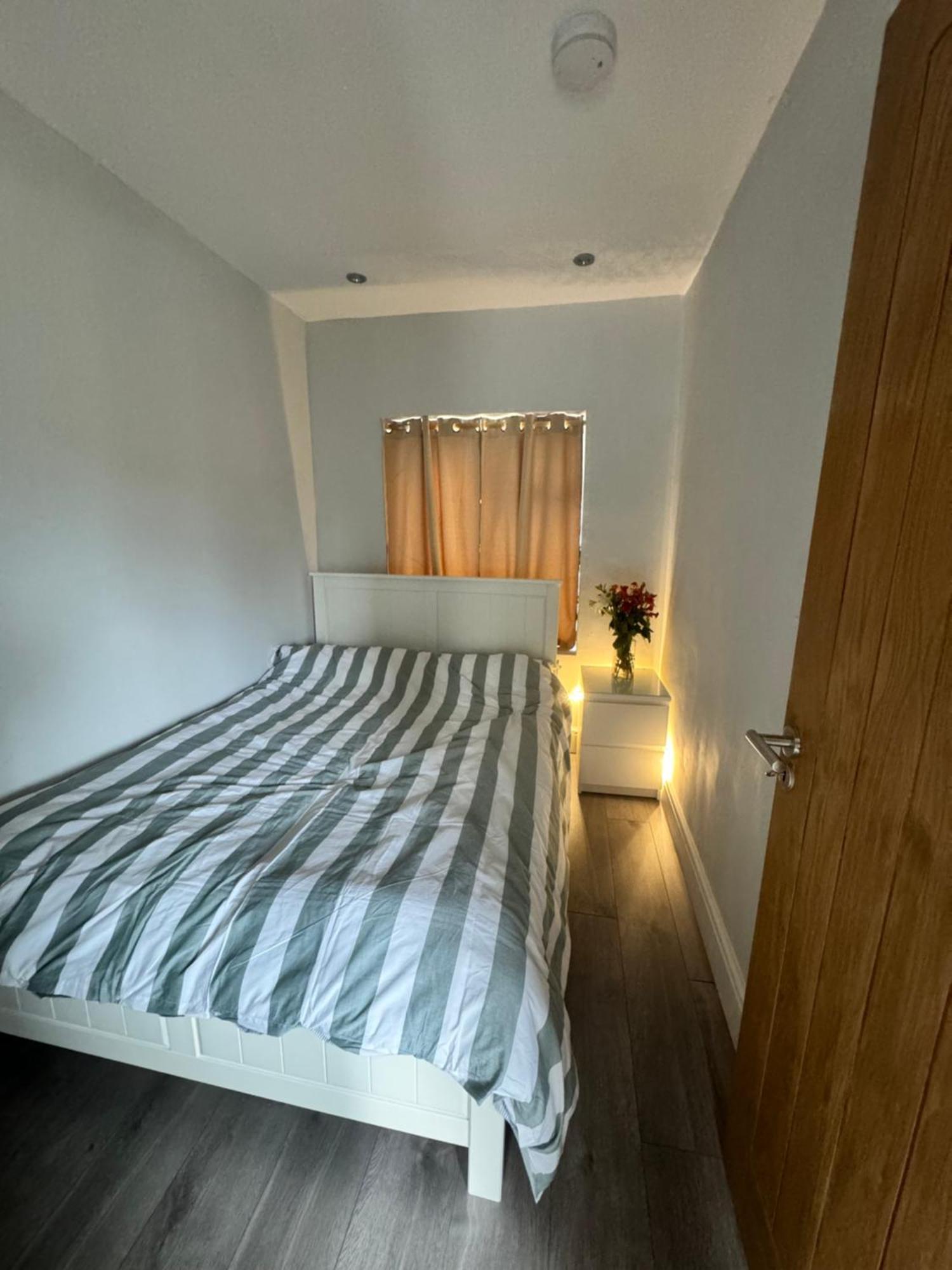 1 Bed With Kitchenette And Bathroom Oxford Exterior foto